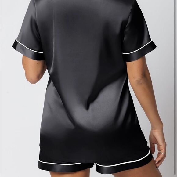 Matching silk satin pajama set - Picture 5 of 6